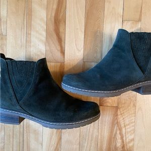 Chelsea Bootie in Green Suede